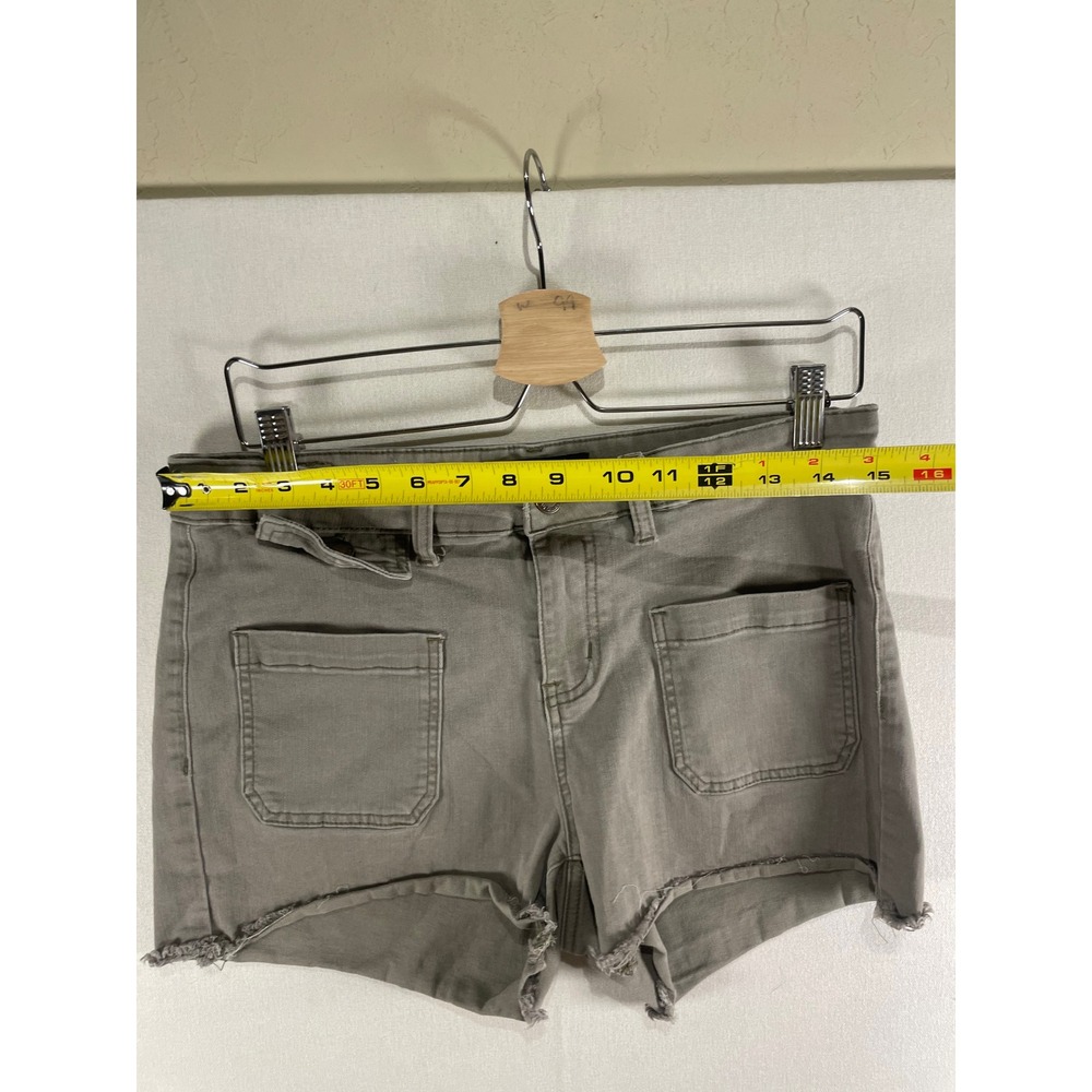 Judy Blue Olive Green Cargo Denim Shorts Raw Hem High Rise Size L Q22 - Picture 4 of 7